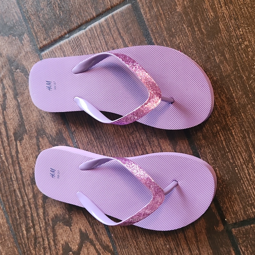 H&M girls flip flops im EUC
